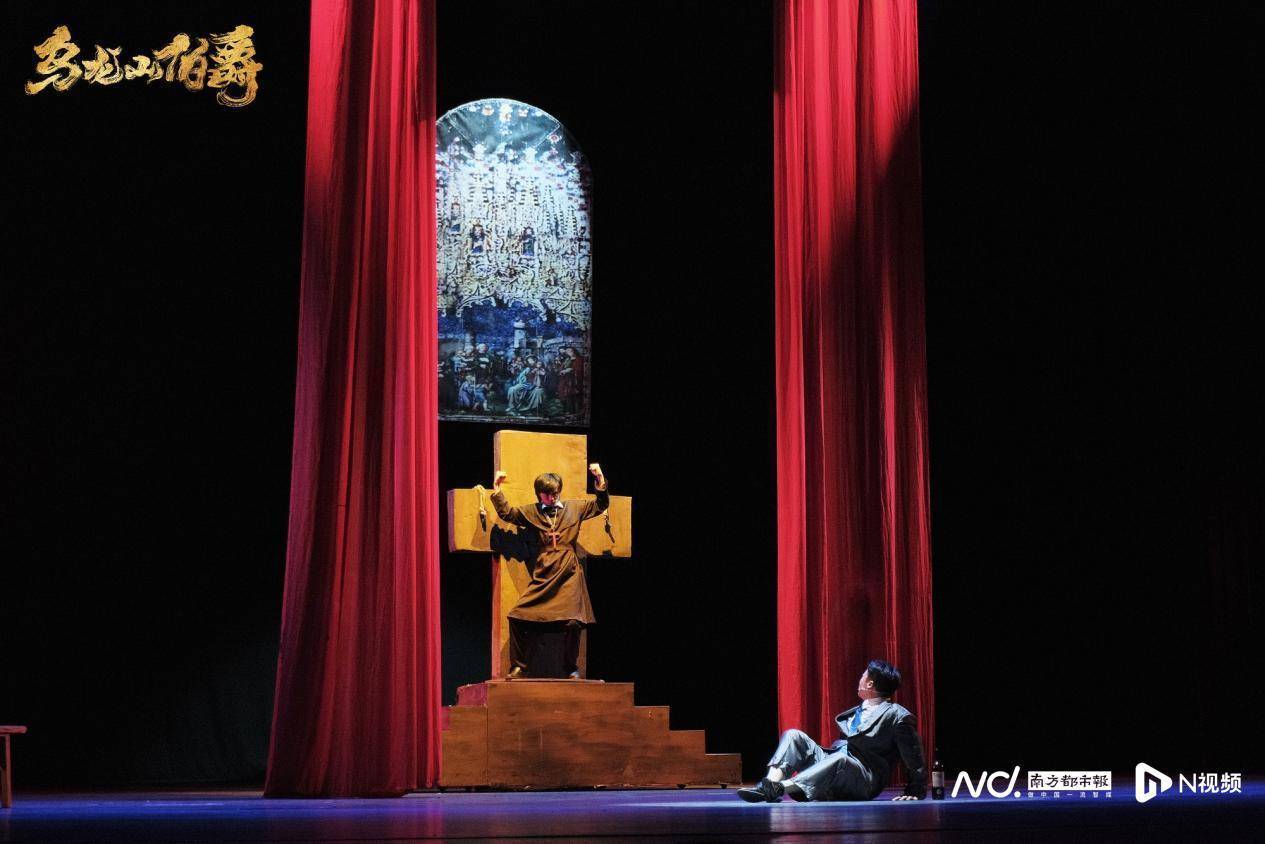 ����Ϸ���գ������黨����6����̨���н���Ц����