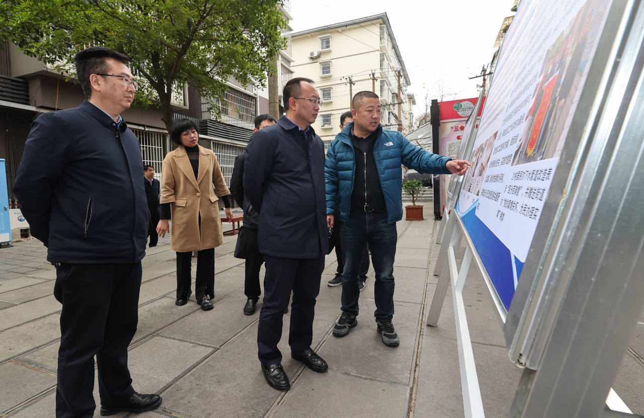 王启云调研"一圈两场三改"工作并主持召开云岩区"一圈两场三改"工作