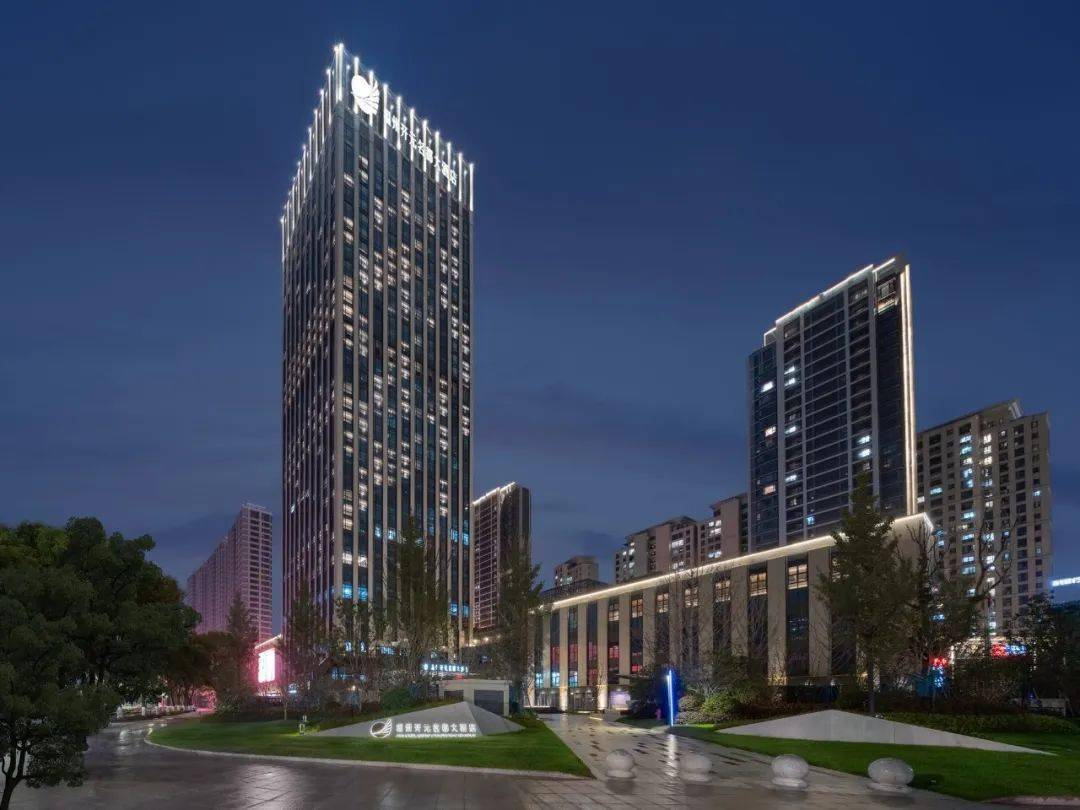 酒店,位于温州市鹿城区市府东路464号,坐落于温州中央绿轴政务区繁华