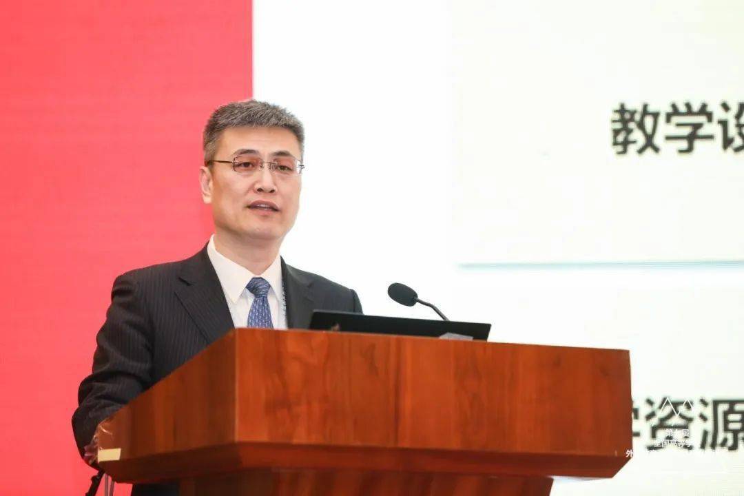 副校长李云波教授以《以术载道——"理解当代中国"课程建设探索与实践