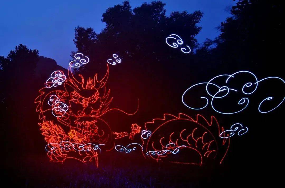 他用"光绘"作品拿到了阿联酋10年黄金签证!_王思博_艺术_中国