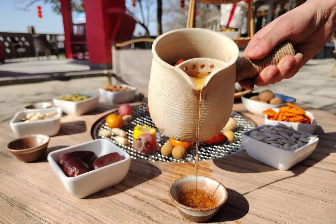 hello spring在观南山茶园她道:"圜坐红炉唱小词,旋篘新酒赏新诗