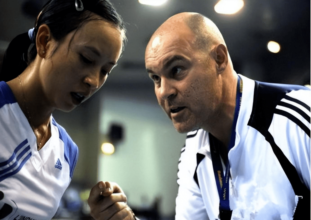 她20岁夺冠却被国家队开除,入籍法国后,勇夺14金却