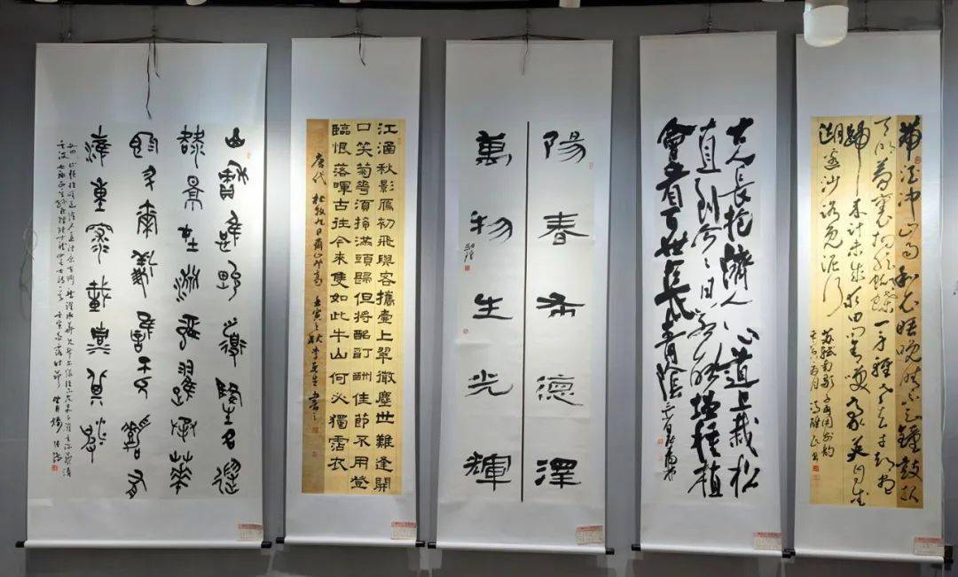 此次书画展共展出书法作品116幅,绘画获奖作品82幅,展览作品诸体俱备
