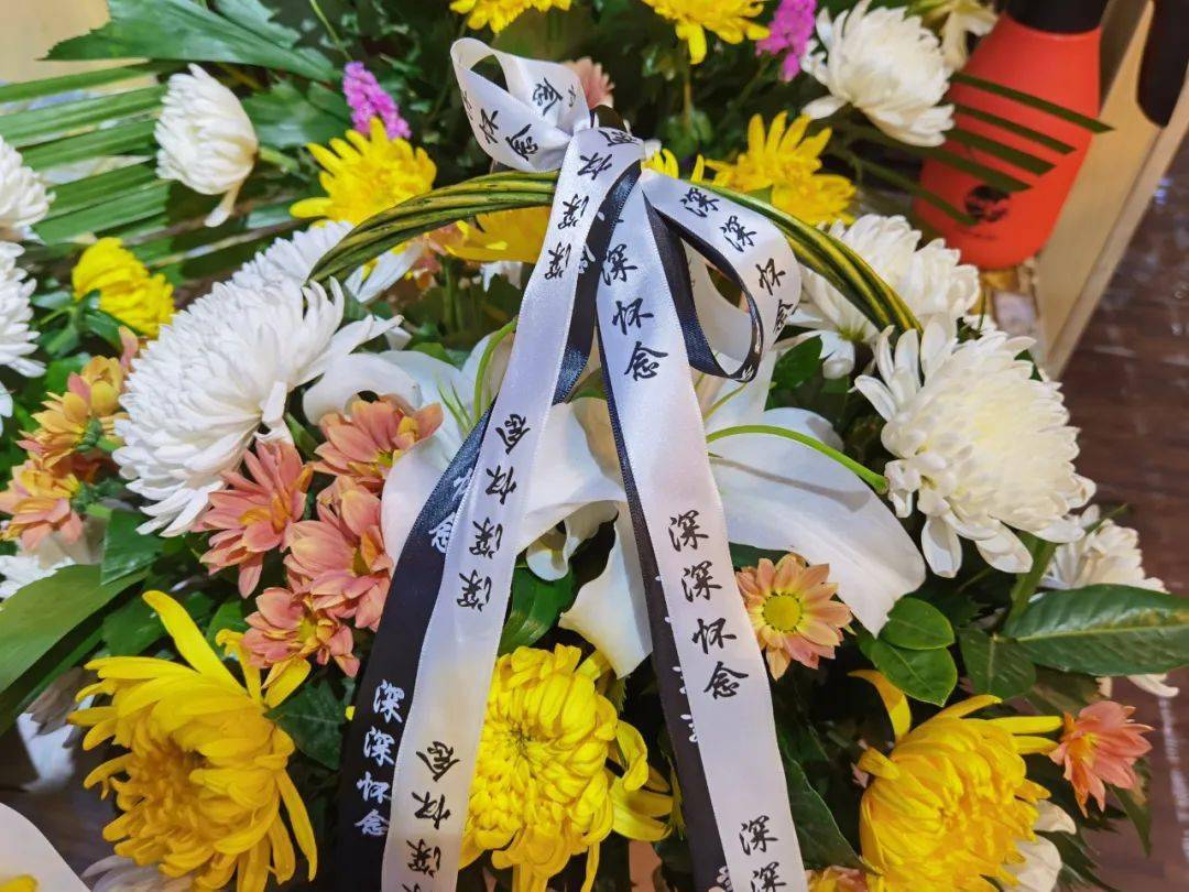 易县鲜花祭祀成主流_文明_白菊_黄菊