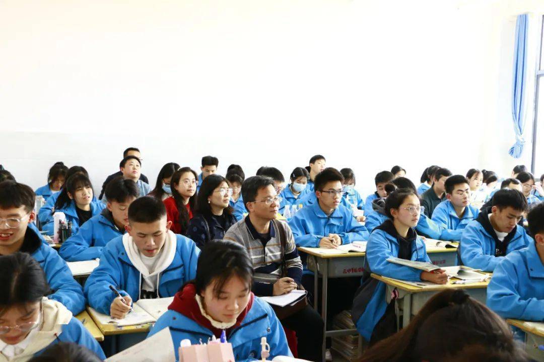 结对帮扶共成长 携手并进促提升——禅城实验高中与黎平县第三中学