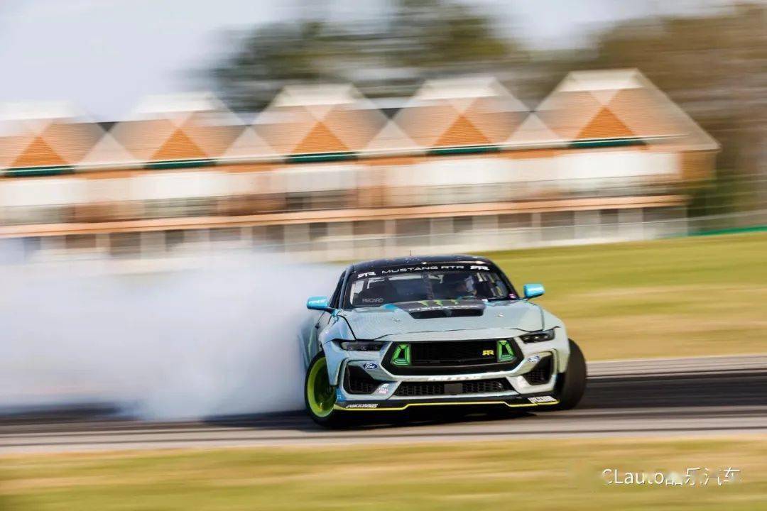 1300匹福特野马rtr spec 5-fd专业漂移车,搭载3倍制动力的电子驻车
