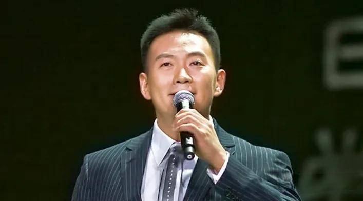 最近,是不是出现了一个主持人离职潮啊?