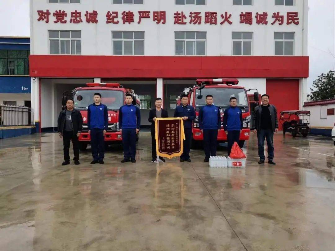 镇平县贾宋镇专职消防救援队救助落水老人获锦旗!_人民_训练_身体状况