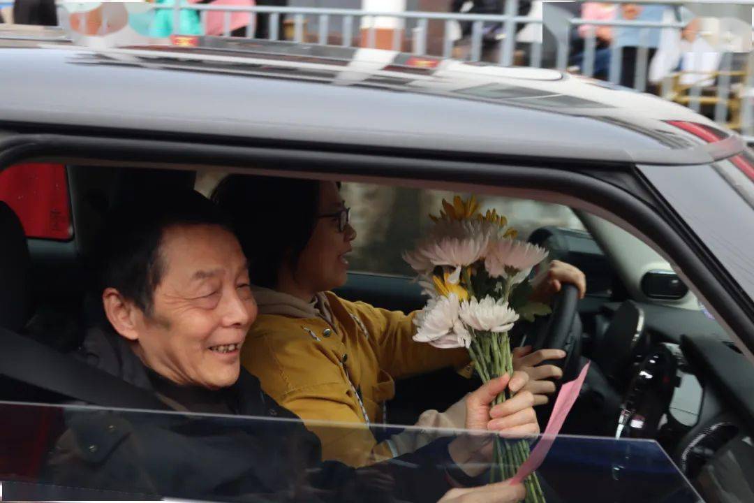鲜花换纸钱!移风易俗树新风_文明_活动_祭祀