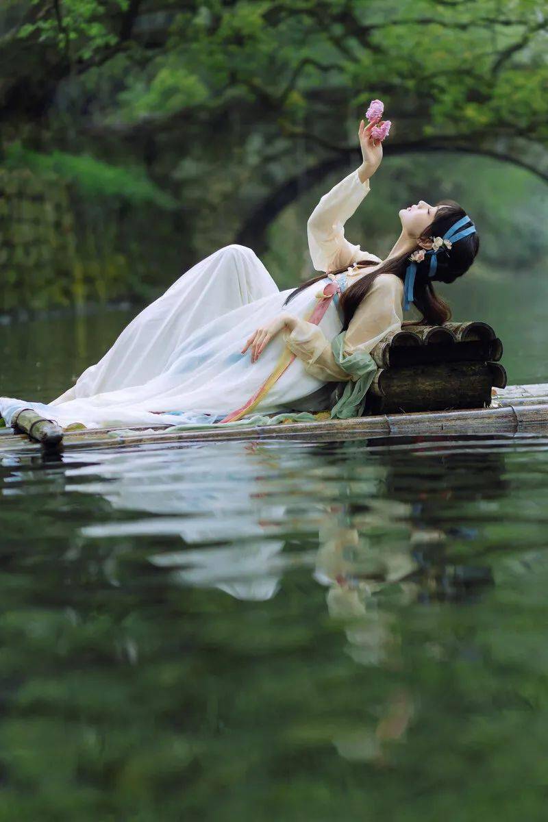 音乐名:清明 音乐人:hita清明音频:进度条00:00 03:40后退15秒倍速