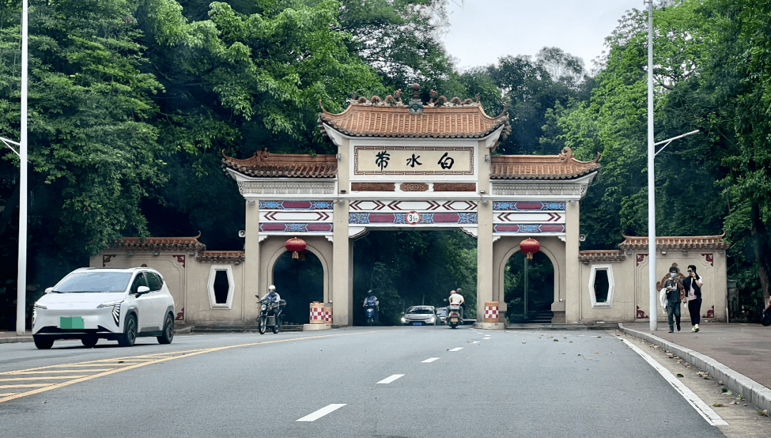 穿过白水带第二牌坊来一次养眼之旅吧江海发布一抹青绿她是最具代表性