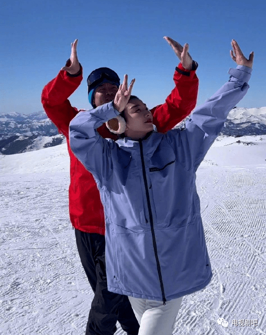 黄奕印小天雪山跳蒙古舞 二人心有灵犀动作优雅_视频_来源_娱乐