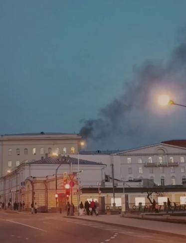 俄国防部莫斯科办公大楼起火冒烟