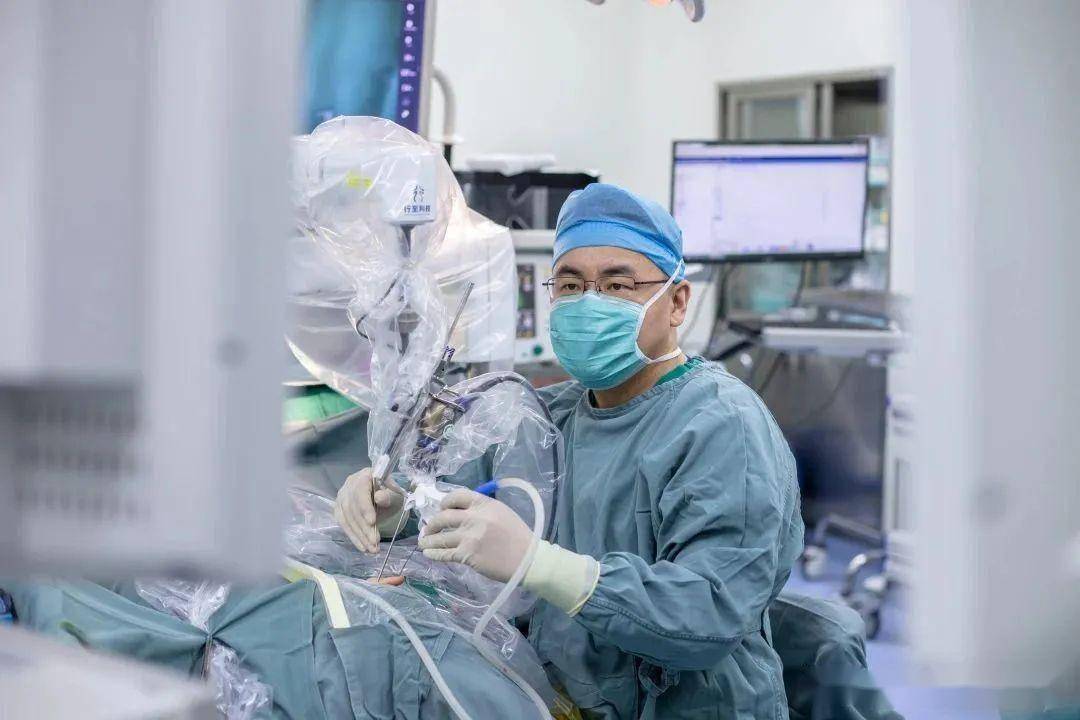 科利用自主研发的外科随动臂完成系列支撑内镜手术_操作_冯国栋_临床