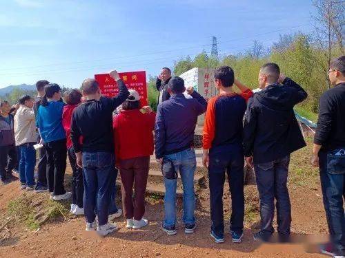 转发|缅怀革命先烈 绩溪中学开展清明祭扫活动_师生_同志_烈士