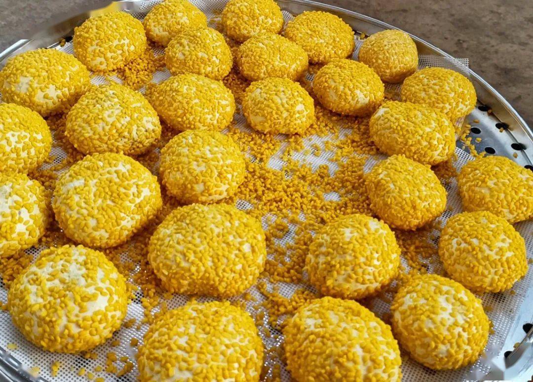 保山| 黄花粑粑,舌尖上的清明!_圆球_红糖_清香