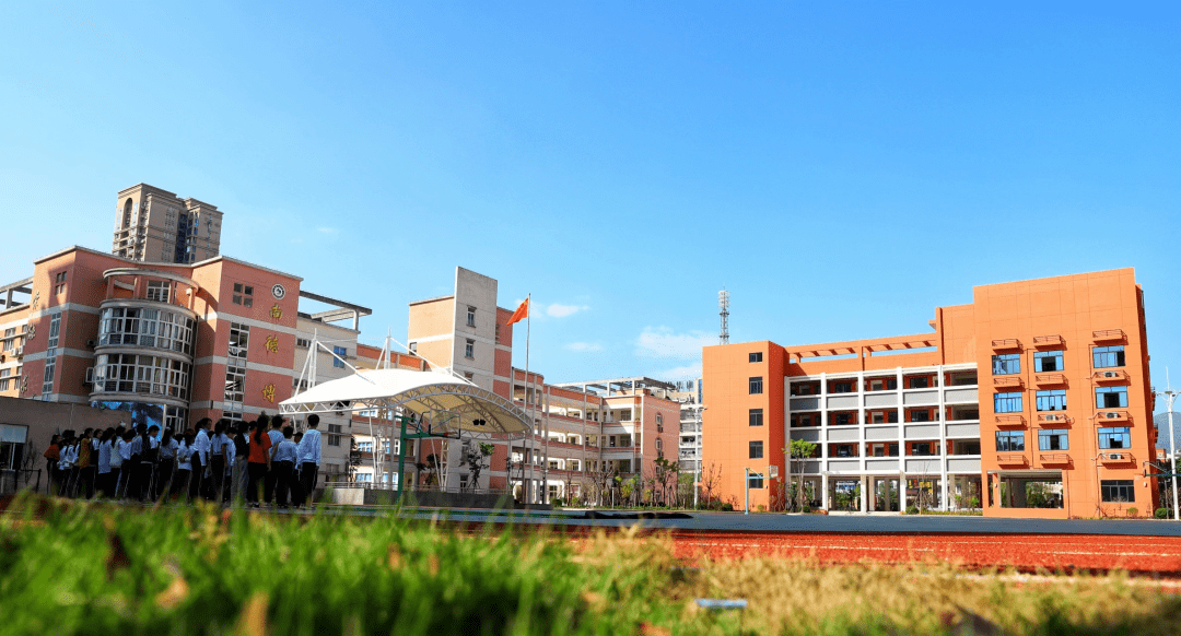 瓯北中心小学永嘉县瓯北第一中学为温州市首批中小学示范数字化校园