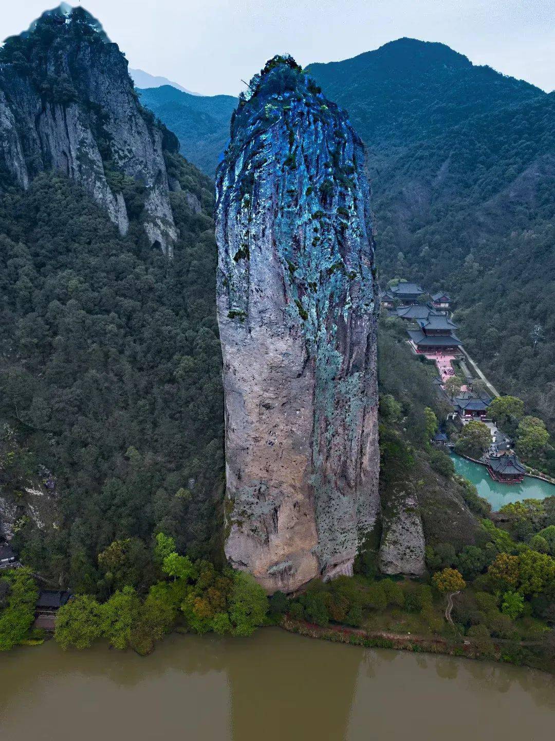 鼎湖峰航拍图片