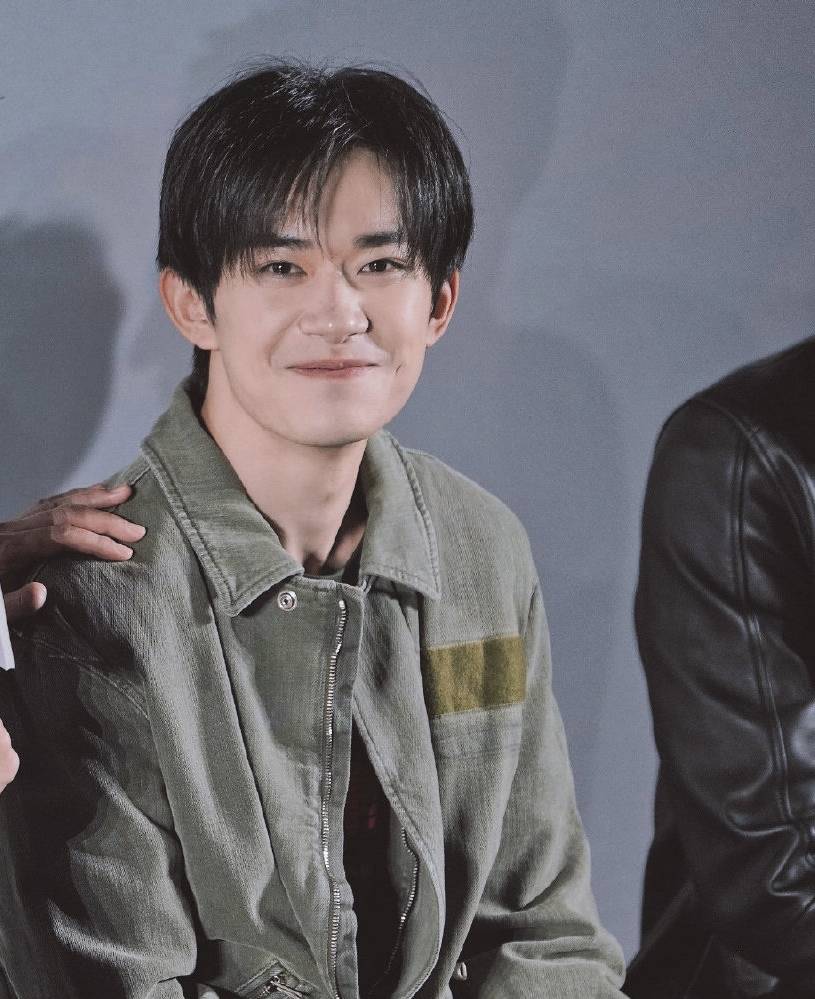 易烊千玺的主演电影已经累积多部,而取得票房成绩也令人眼前一亮,简历