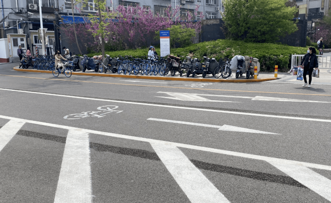 提醒機動車司機,該路段已變為單行道