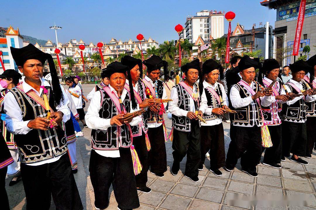吹响芦笙唱起歌 快乐的拉祜族葫芦节