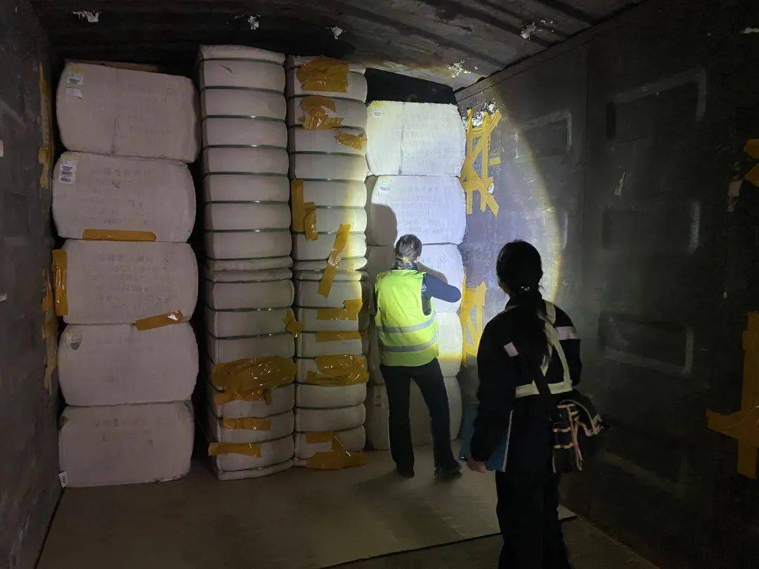 【拓市场】新疆开行今年首趟棉花专列_运输_巴楚_客户