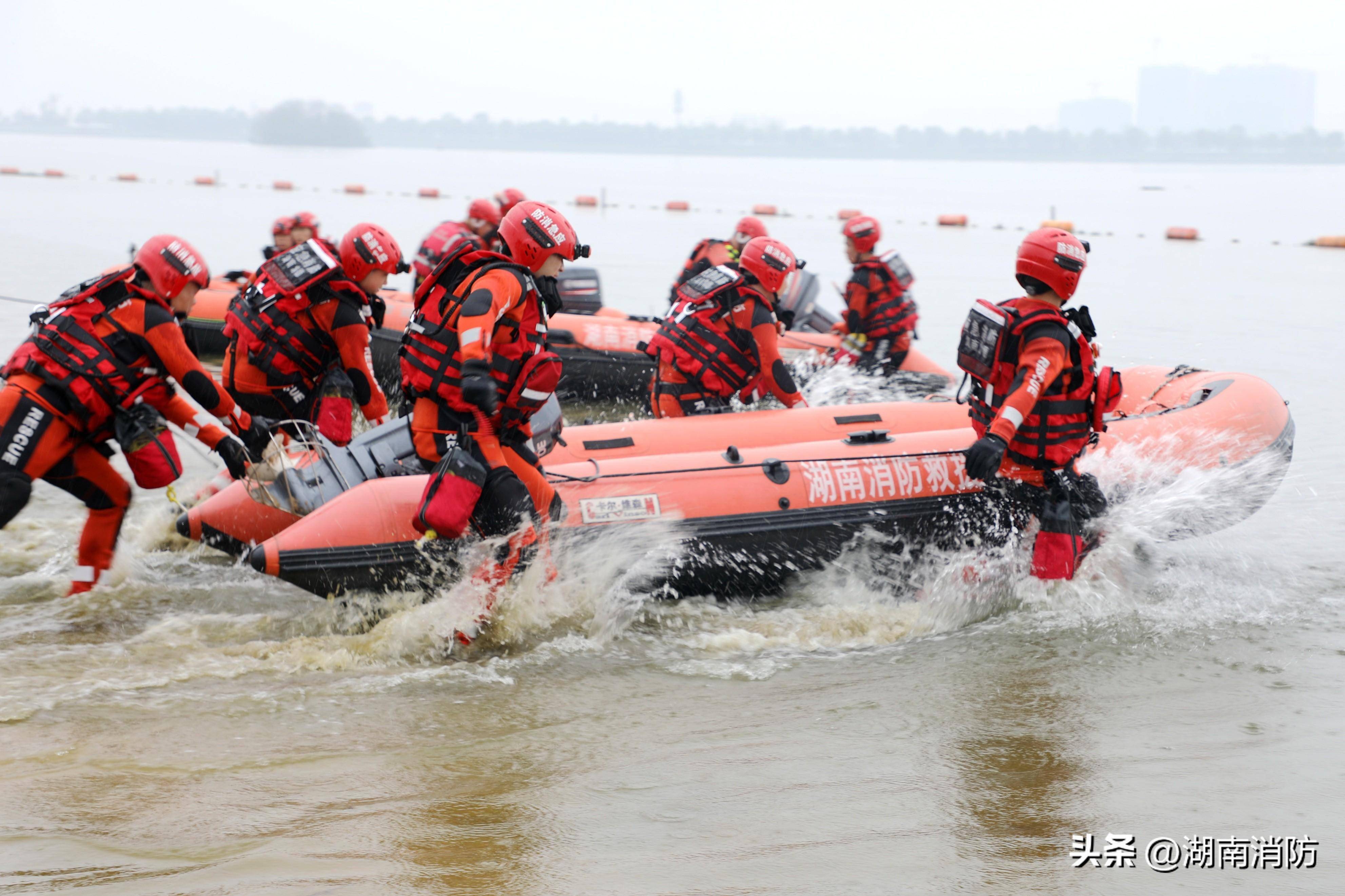 针对雨情,常德开展抗洪抢险拉动演练_救援_柳叶湖_沙滩