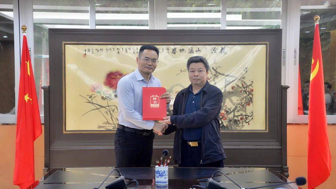 张忠出席市人大常委会机关法律顾问工作座谈会-搜狐大视野-搜狐新闻