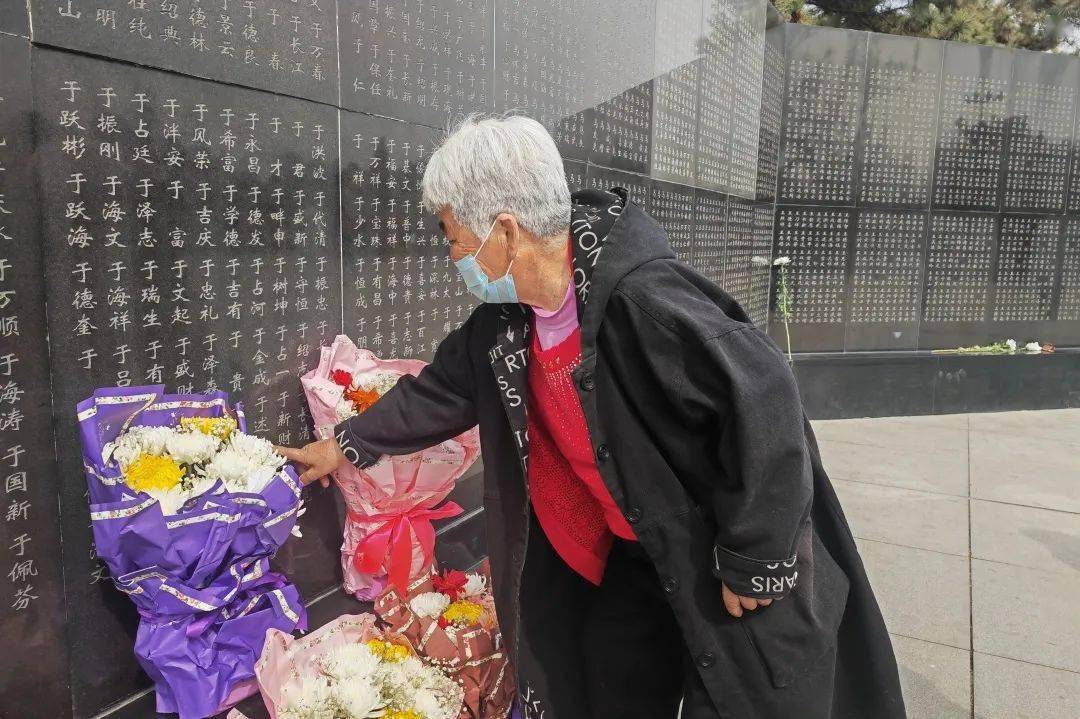 4月1日,辽沈战役纪念馆为10位烈士集中补刻英名,中央广播电视总台