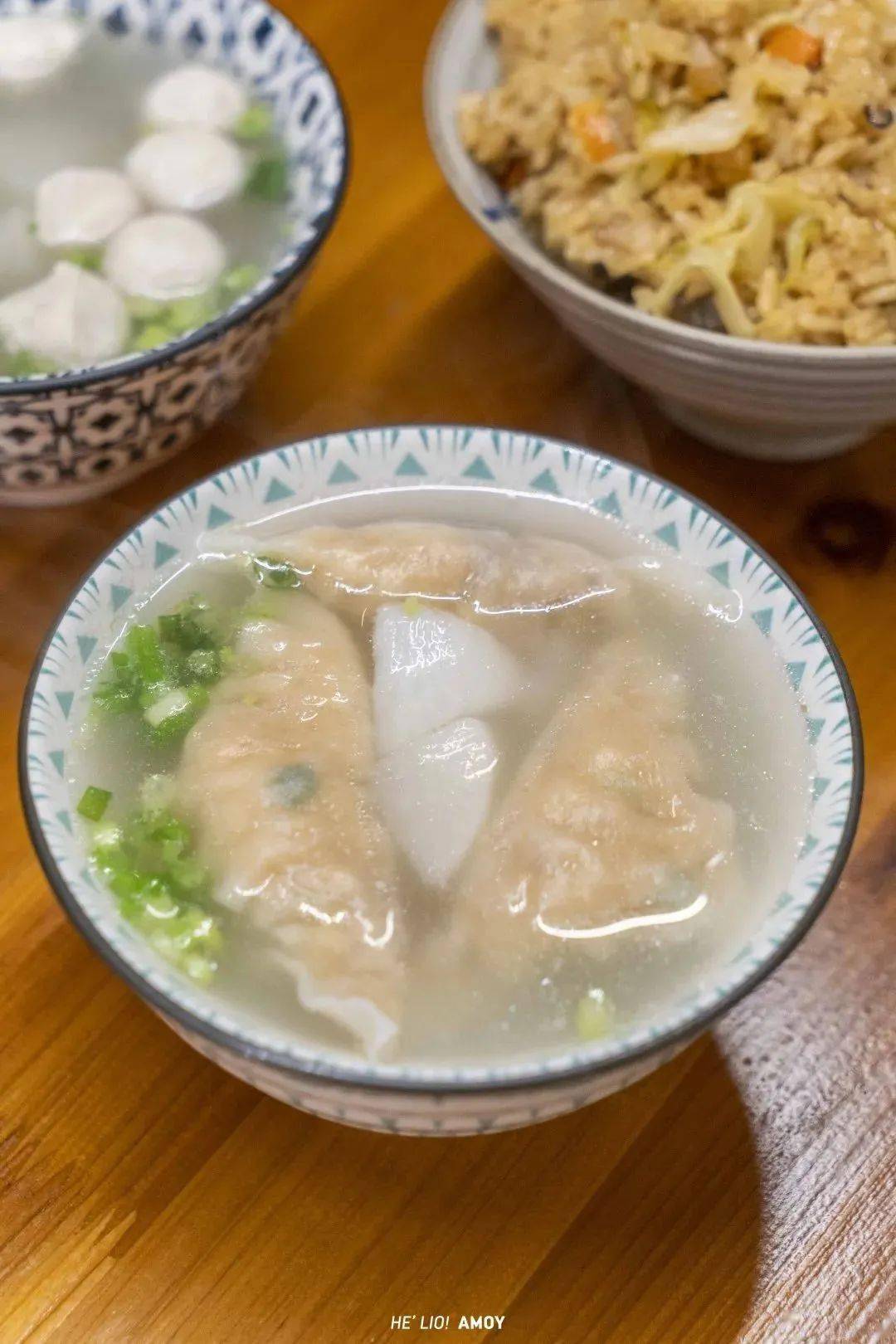 还有这份「燕饺萝卜汤」口味清淡,燕饺个头很大,咬开,內馅也裹得扎实.