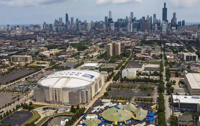 联合中心,将是2024 dnc主会场(photo: chicago tribune)【芝加哥侨学