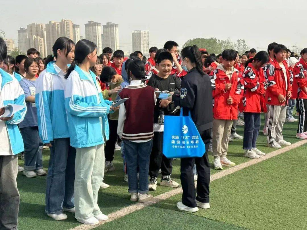 隐贤镇隐贤镇政府组织镇学管中心,司法所,派出所及辖区交警四中队等