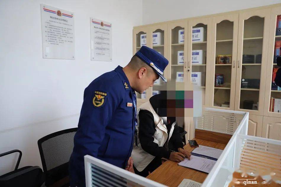 甘肃一主播直播"室内放烟花",被消防队约谈!_网络_传播_平台