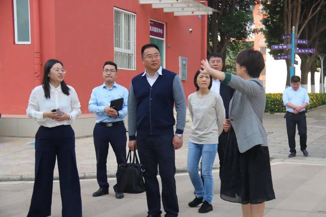 云南省丘北县副县长王浴勋一行莅临云南长水实验中学呈贡校区参观考察