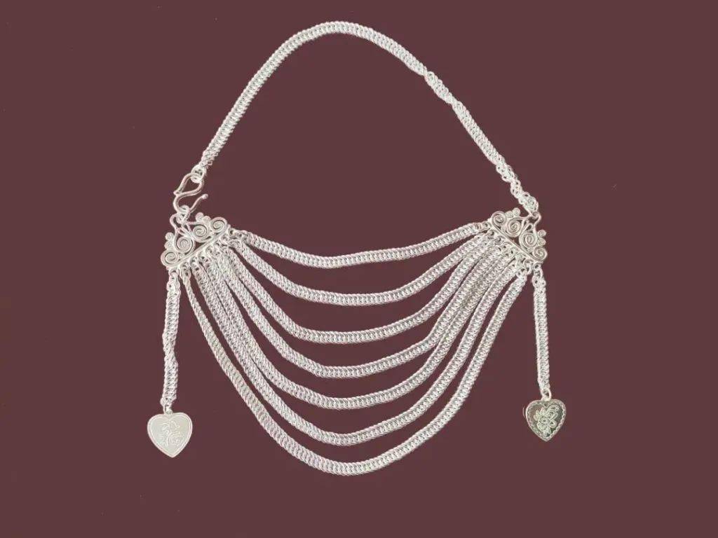 惠安女"银腰链"竟是男人的腰带?_服饰_山霞_小岞