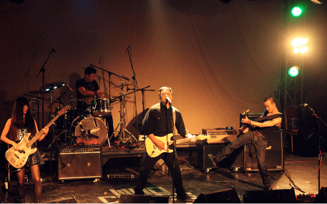 乐队:蒸馏锅乐队:零度mc:liviadj:bunnymc:nono(左右滑动观看,以上为