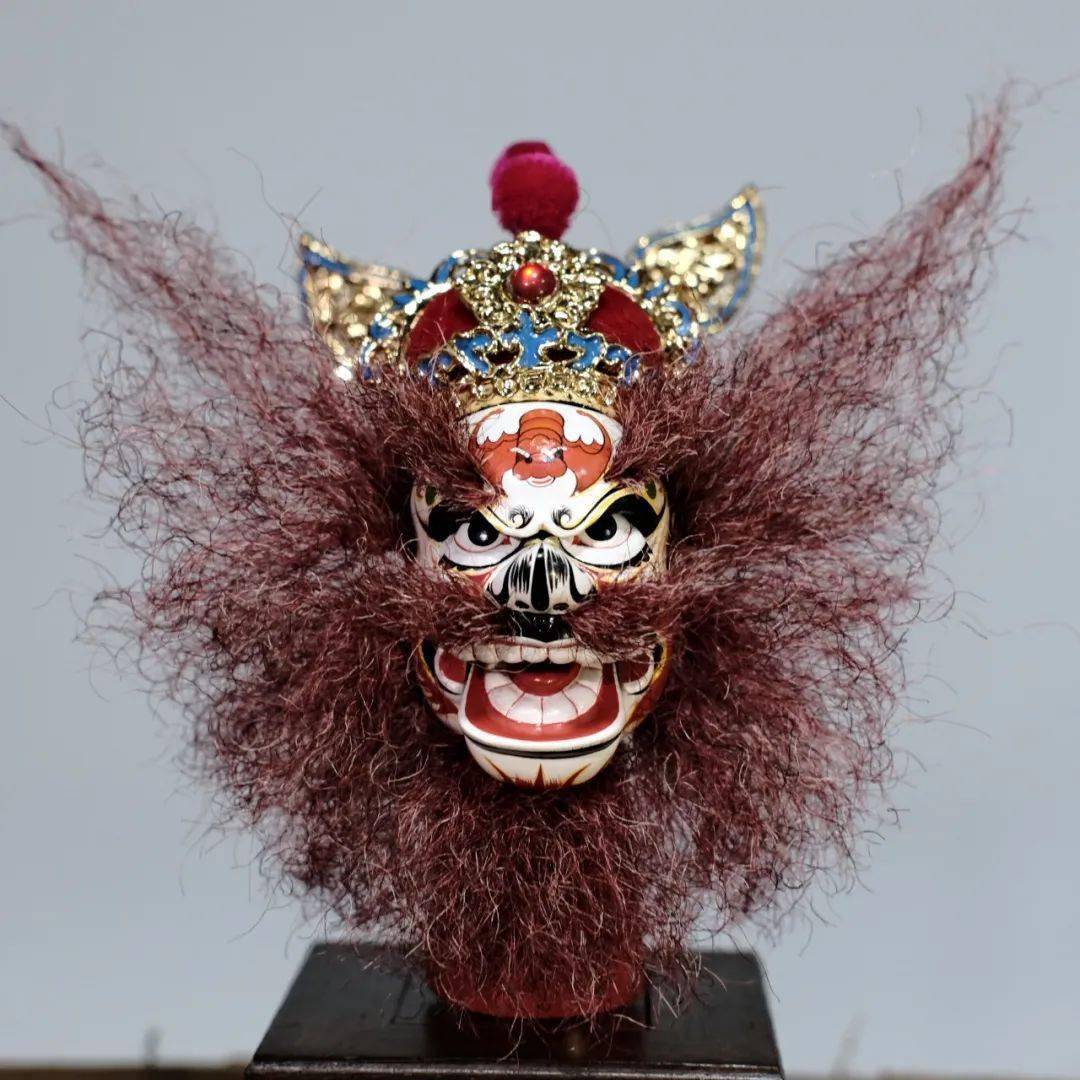 以系统的美术知识与娴熟的雕刻技艺再造泉州木偶_黄雪玲_艺术_传统