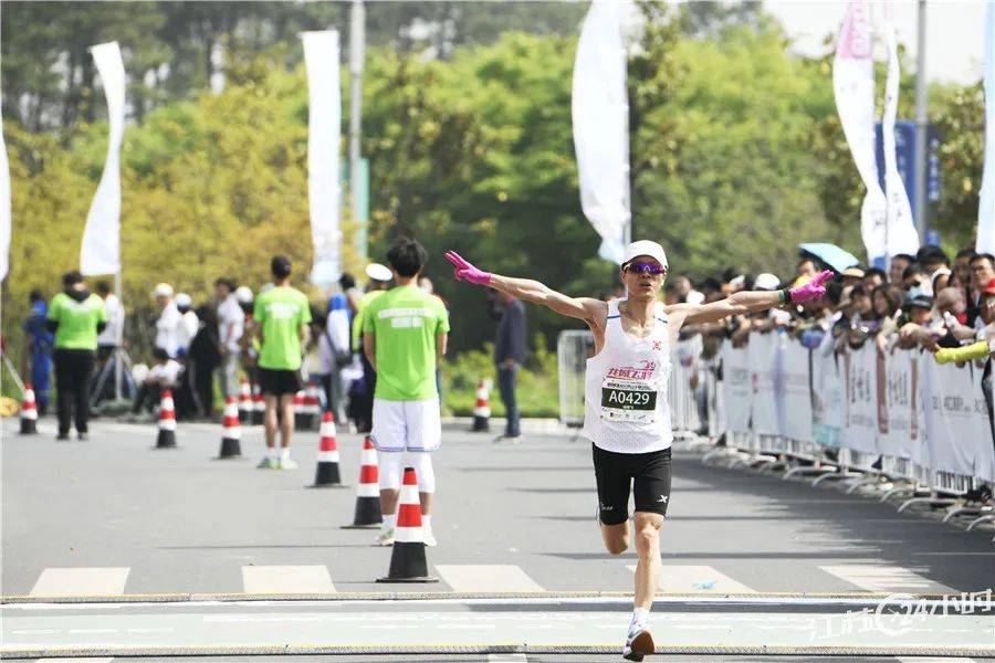 江苏24小时·滚动推送｜在春天里激情奔驰 多场马拉松赛鸣枪开赛