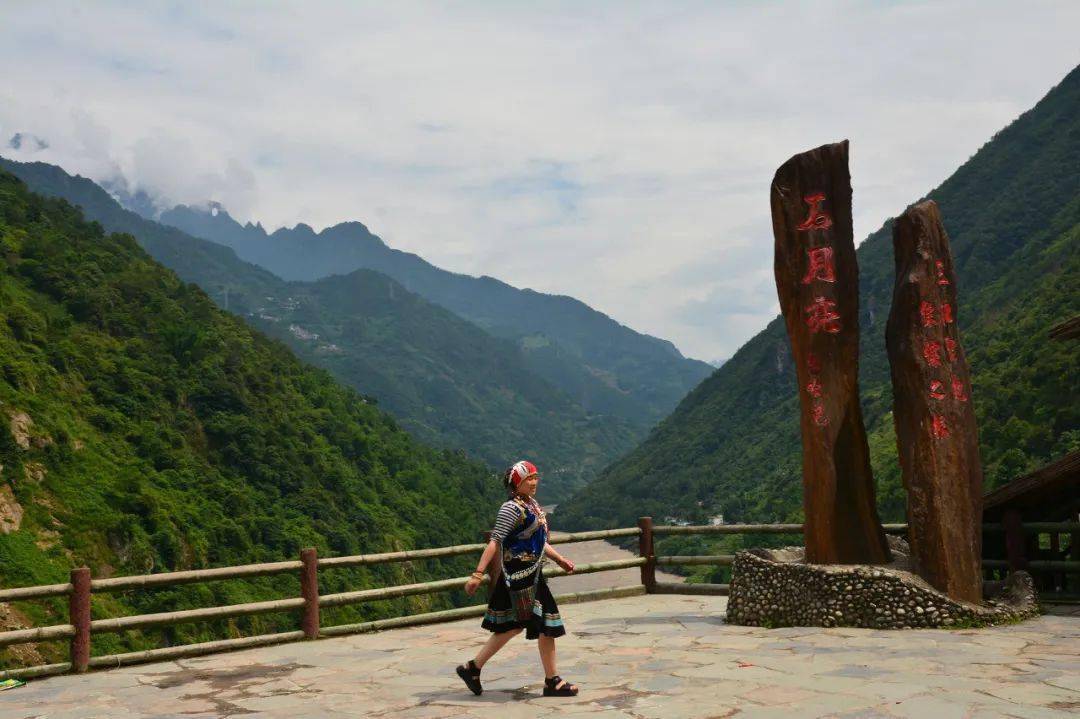 福貢縣(縣城)貼士:怒江美麗公路具體線路:六庫鎮→怒江大峽谷旅遊走廊