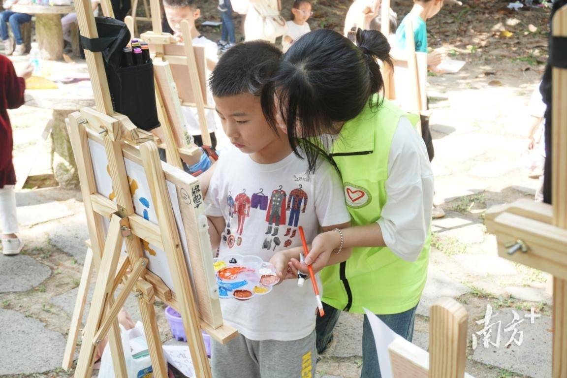 捕捉生态灵动之美，亲子家庭在松山湖开启“寻鸟之旅”