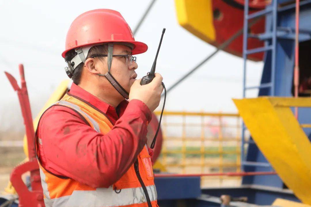 司索指挥的采服中心试油作业大队101搬迁队搬迁一班班长朱春林并没有