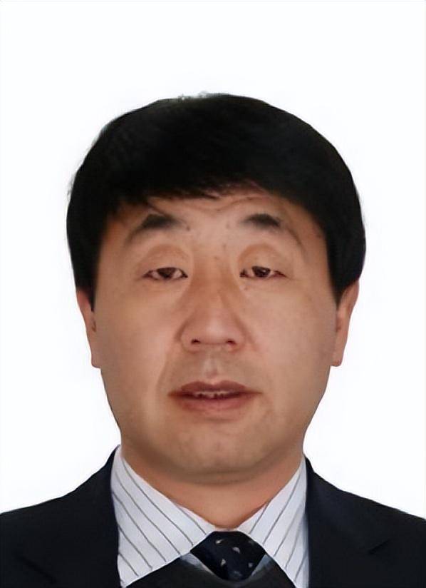 1962年出生于山东平邑的孔祥东,22岁本科毕业后参加工作,在青海乌兰县
