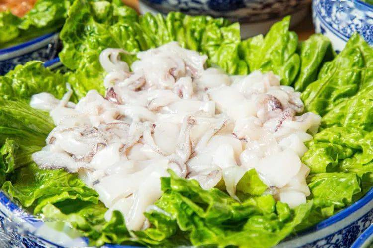 进入"厦门12580惠生活",发送关键词"cba"即可参与抽取cba球星签名篮球