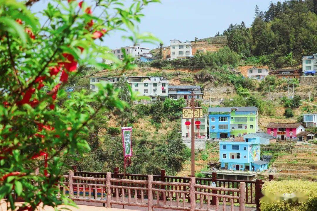 华安县官畲村,是八闽第一畲村,是福建省唯一以"畲"字命名的畲族民族村