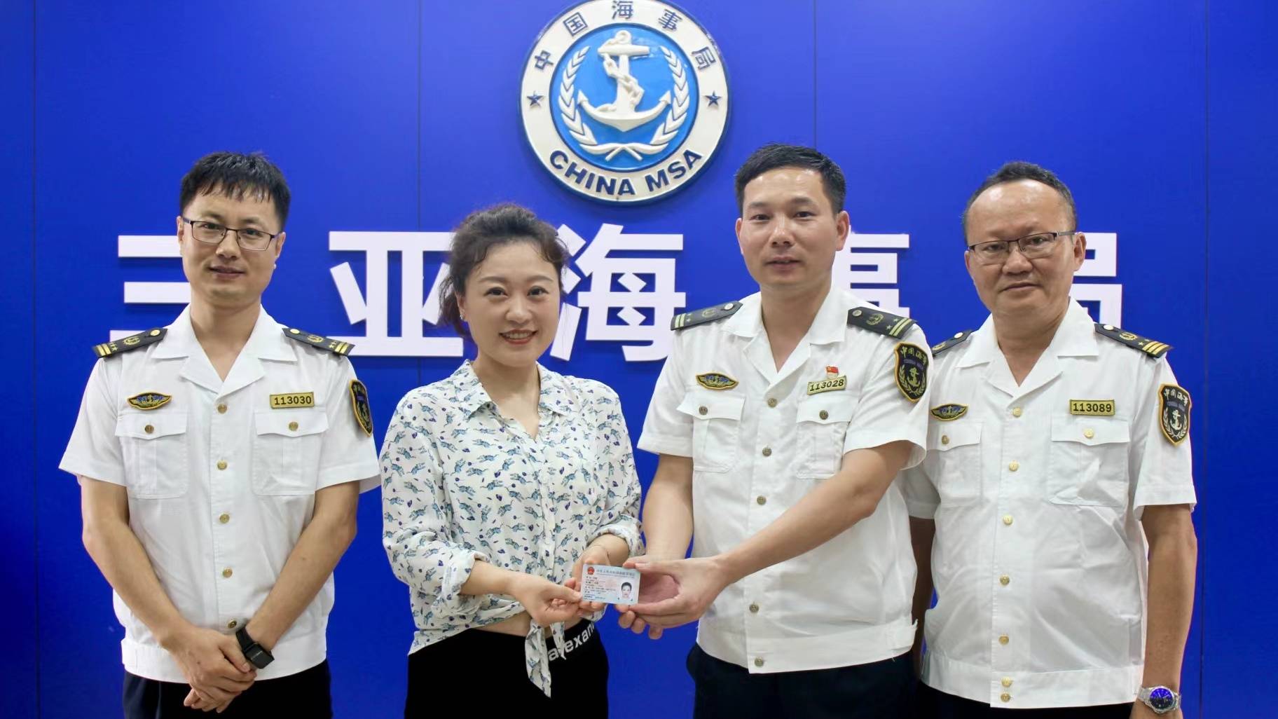 全国首张境外游艇驾照直换证书在三亚签发_操作_海南_人员