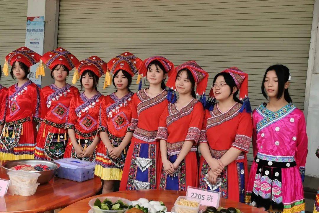 桂平市石龙一中"三月三"美食节,是你母校吗?_活动_班级_进行