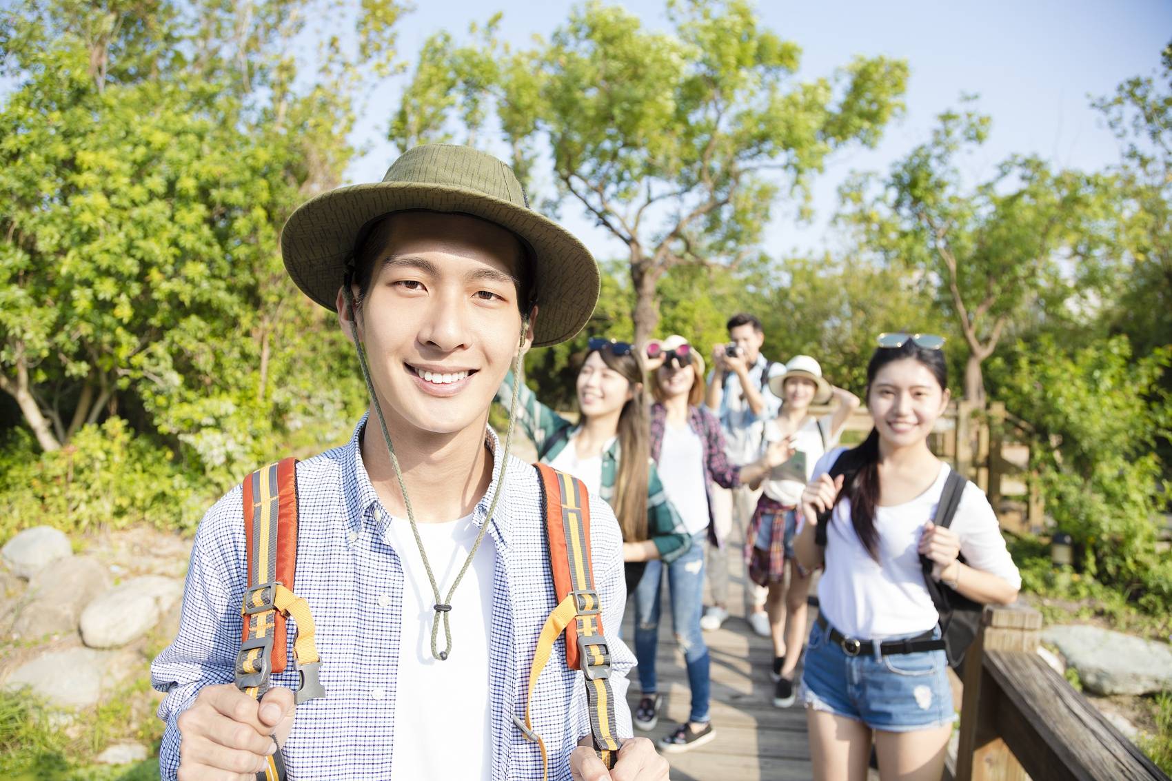 "特种兵式旅游"是对年轻人的盛赞_时间_大学生_旅行