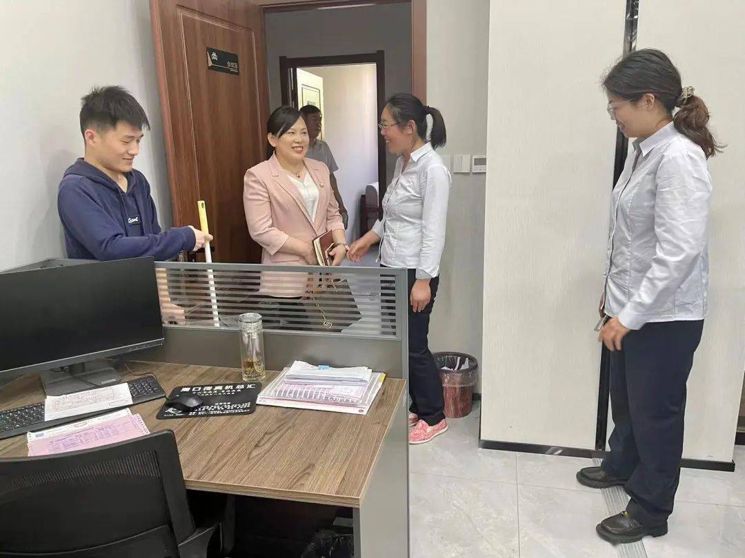 集团工会开展走基层,听心声,解难题座谈活动_工作_创新_李艳勤