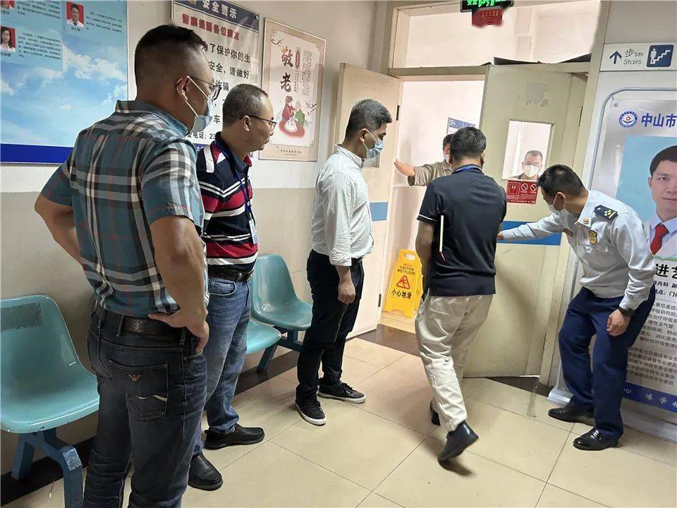 检查大涌医院现场,检查组重点检查消防安全责任制落实情况,消防通道